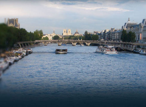 Tour di Parigi in nave hotel. La Senna in Parigi.